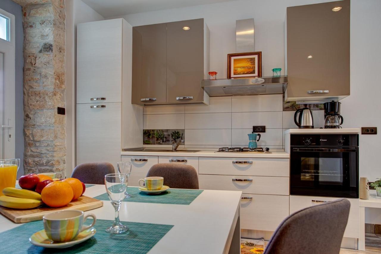 Apartment Laura With Terrace วอดิยัน ภายนอก รูปภาพ